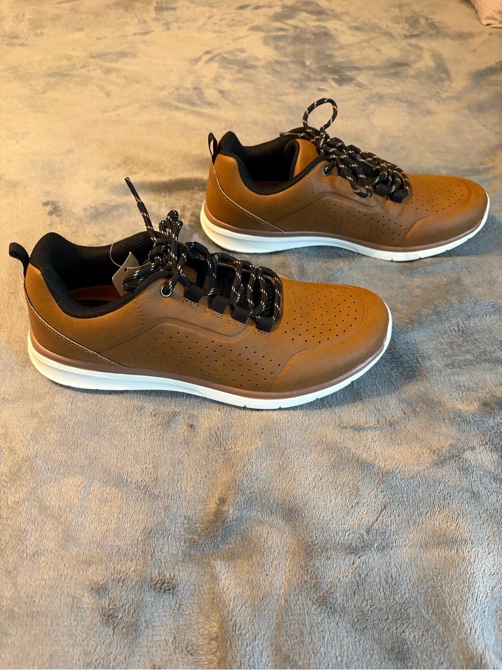 Falls Creek Men's Casual Lace-Up Sneakers in Juno Brown Size 9